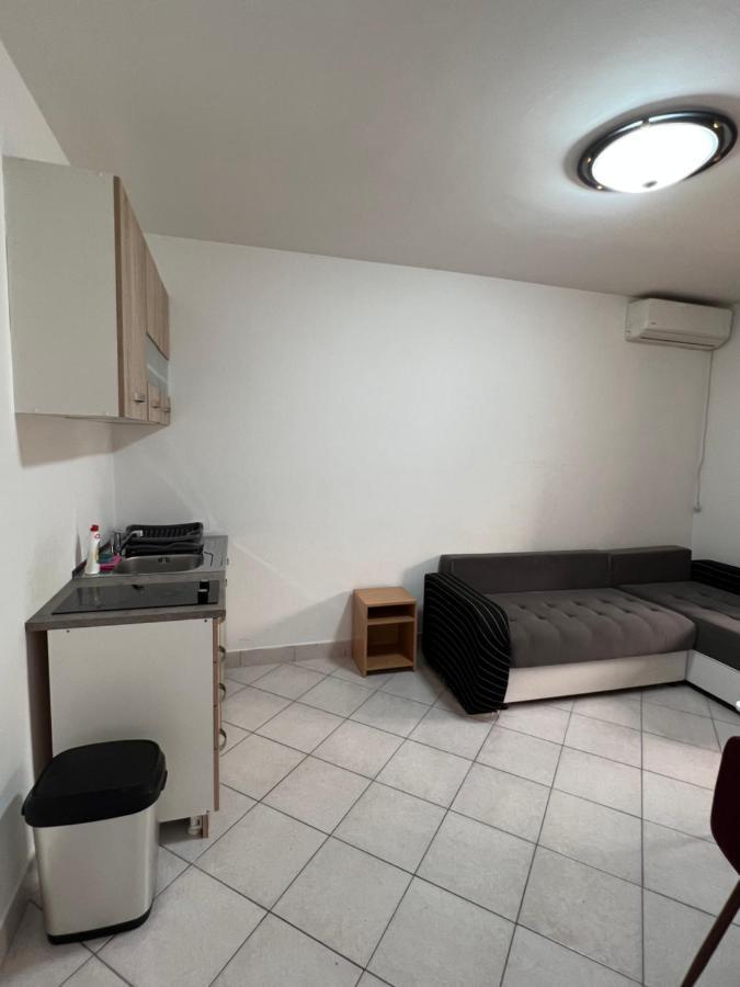 Ksenia Guesthouse Apartments And Studios Budva Buitenkant foto