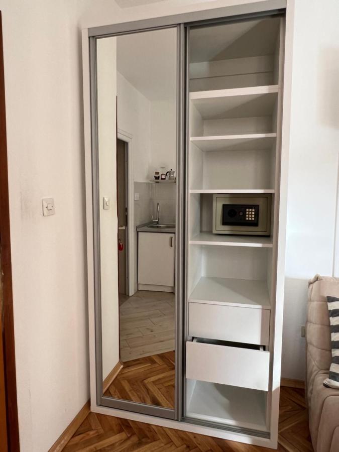 Ksenia Guesthouse Apartments And Studios Budva Buitenkant foto